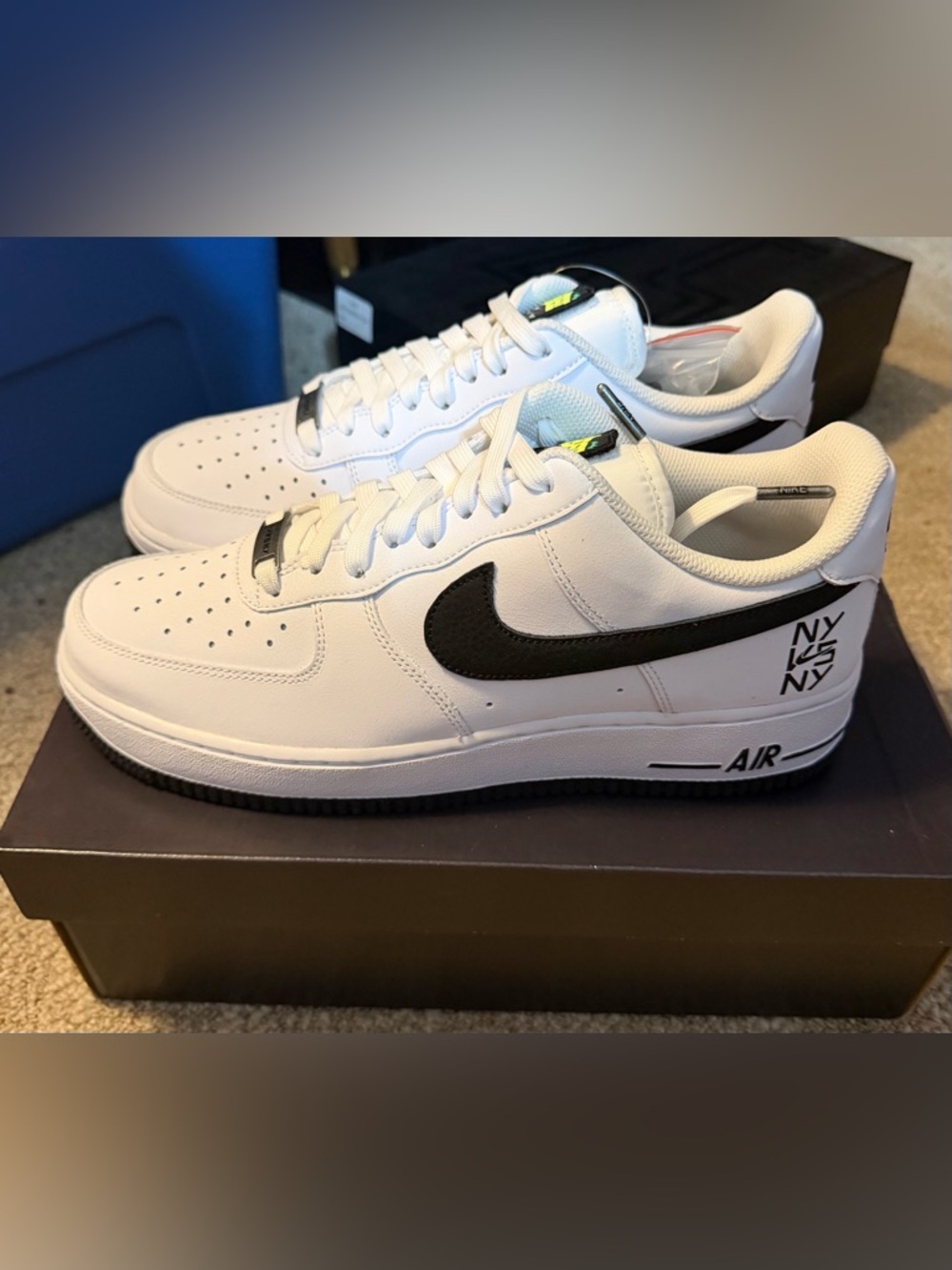 Nike Air Force 1 Low "NY vs NY" sneaker - Picture 2 of 8